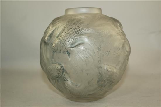 A René Lalique Formose pattern clear and frosted glass vase, 1930s, 17cm